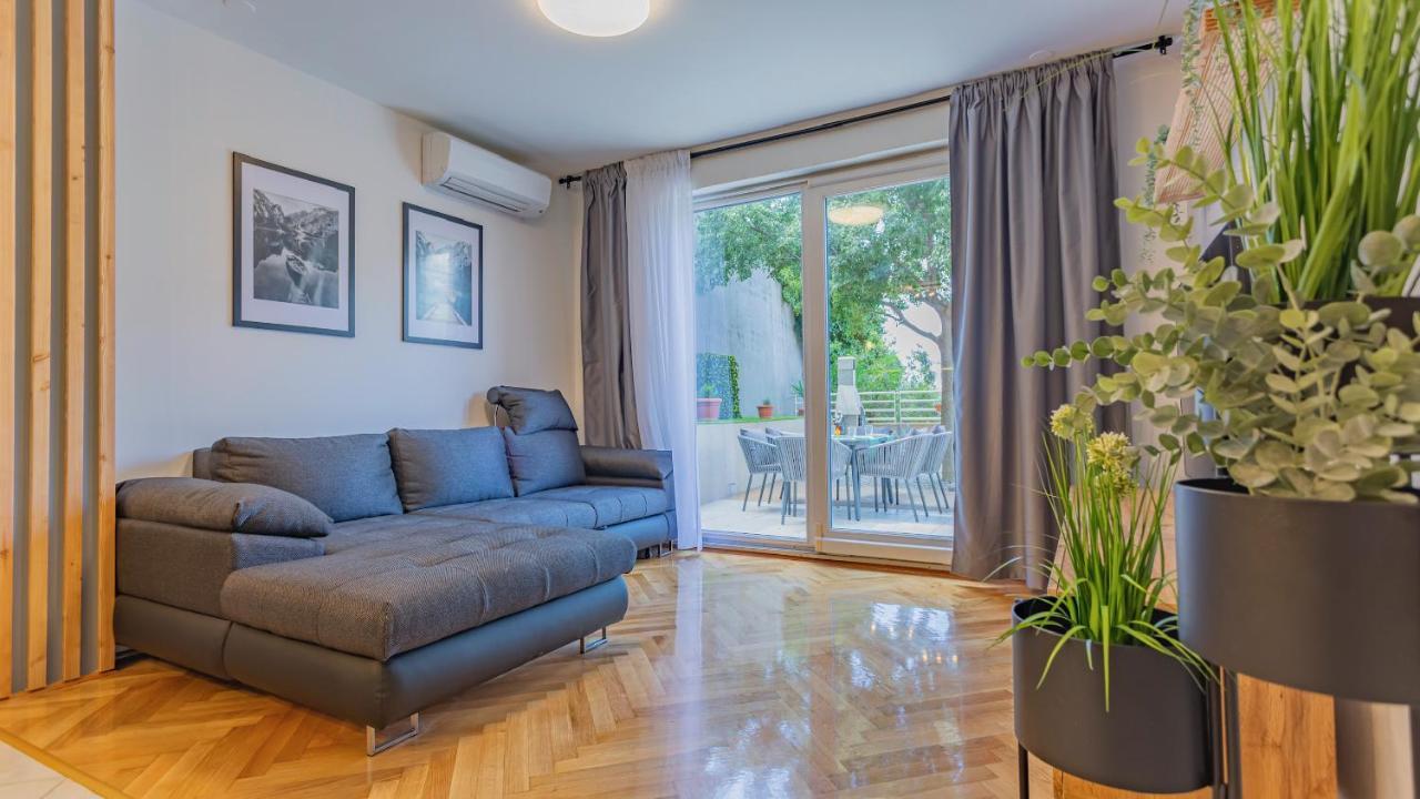 New Delux Green Garden Apartment With Hotube **** Split Exterior photo