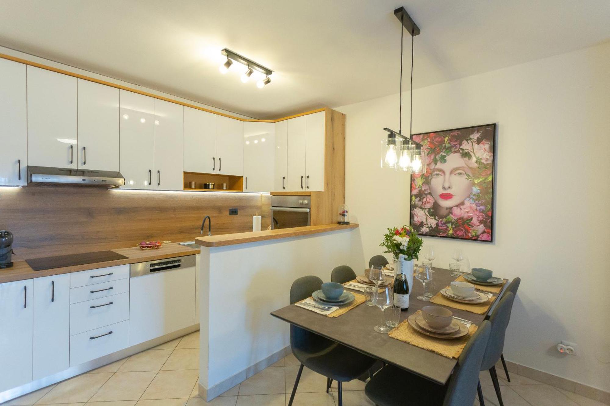 New Delux Green Garden Apartment With Hotube **** Split Exterior photo